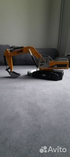 Экскаватор на радиоуправлении