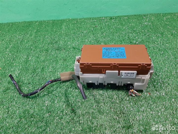 Блок предохранителей салонный Mitsubishi Lancer 9