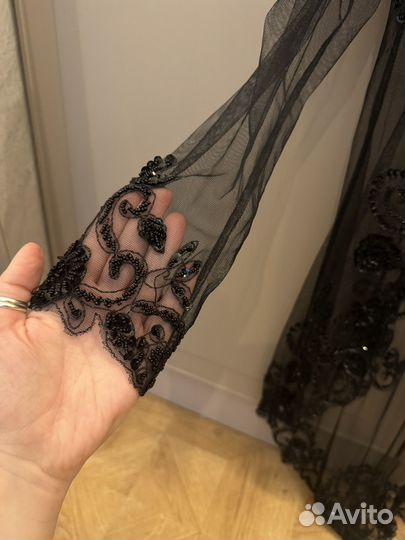 Накидка прозрачная с ручной вышивкой