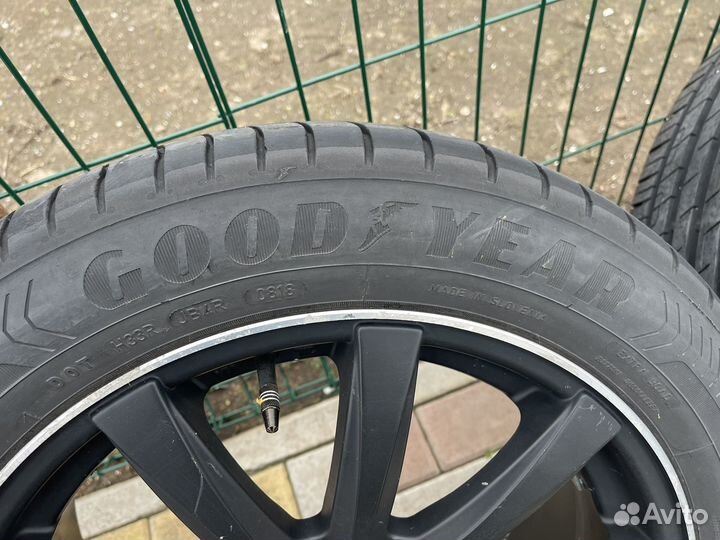 Goodyear EfficientGrip Performance 215/55 R17 98W