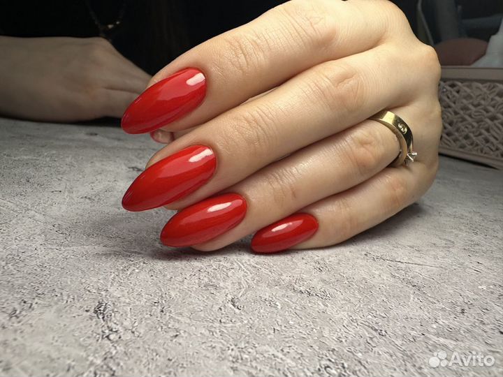 Мастер маникюра и педикюра наращивания ногтей