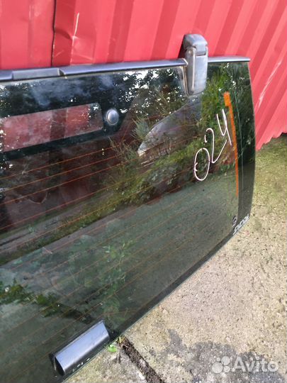 Стекло багажника Nissan Pathfinder 2 R50 Terrano