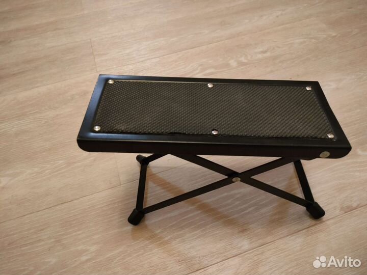 Подставка под ногу гитариста