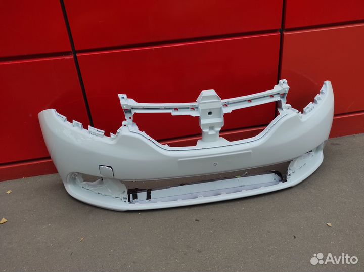 Бампер передний Renault Logan 2 2014-2018 белый