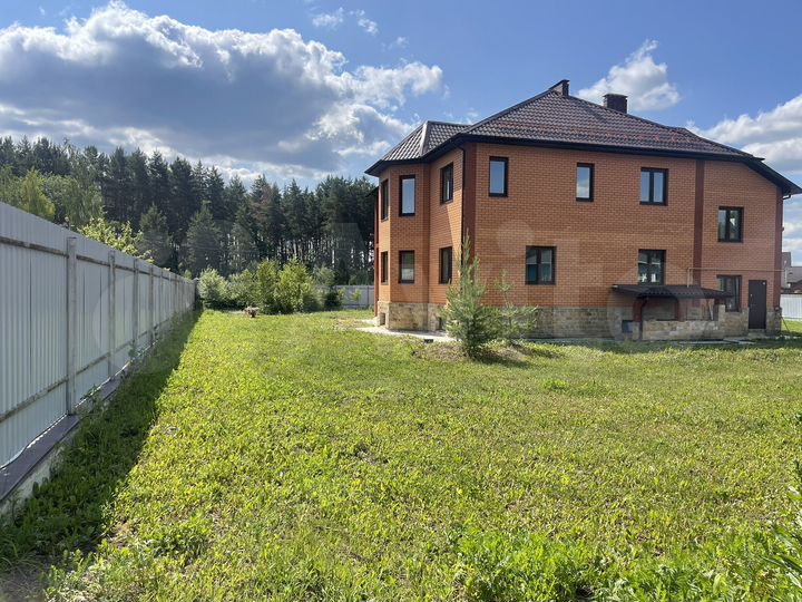 Дом 445,6 м² на участке 20 сот.