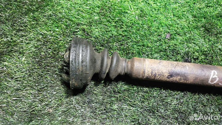 Полуось передняя левая Volkswagen Passat B5+