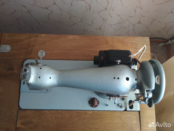 Швейная машинка Подольск 2М с ножным и электрическ