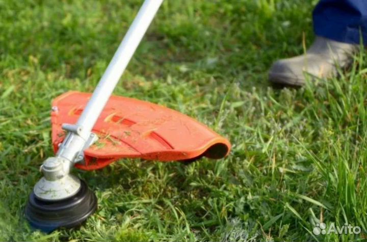 Покос травы триммером