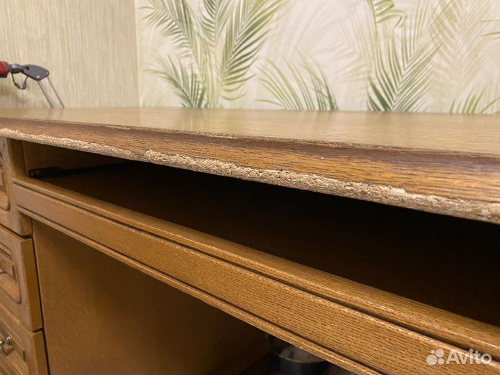 Письменный стол