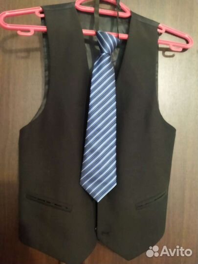 Пиджак,жилет,галстук.Рост146-152