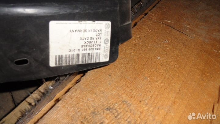 Подкрылок передний левый Volkswagen Passat B5