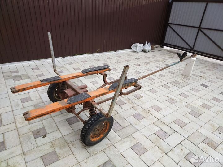 Лодочный прицеп