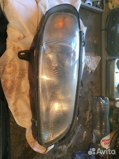Передняя фара Опель омега Б