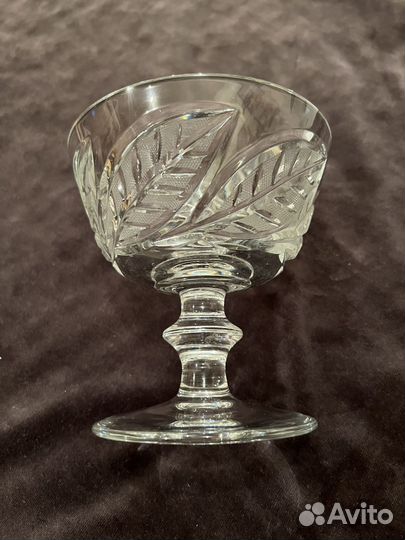 Конфетница на ножке