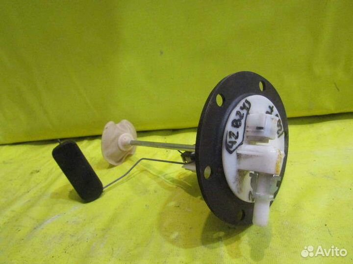 Датчик уровня топлива Subaru Legacy 03-09г 42824