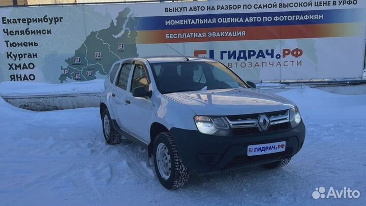 Накладка декоративная на торпедо Renault Duster 681048458R. Правая