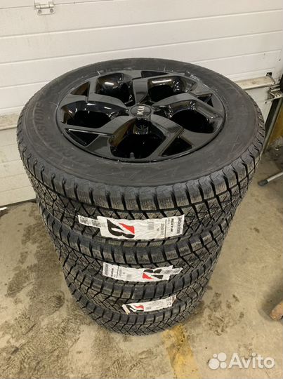 Kia Sportage Black Edition, Bridgestone 225/60 R17