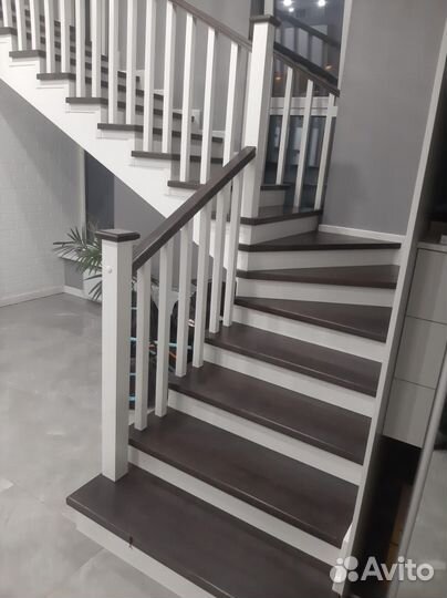 Лестница деревянная