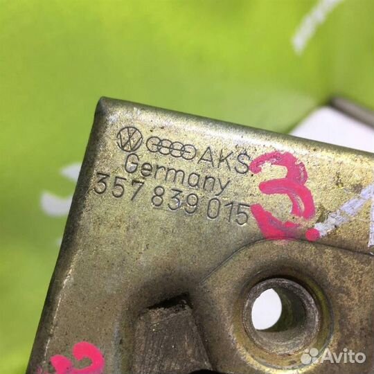 Замок двери задней левой Фольксваген Пассат Б3