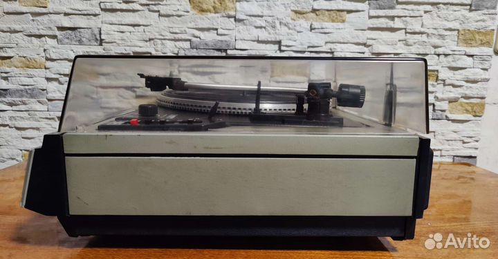 Проигрыватель винила Вега 109