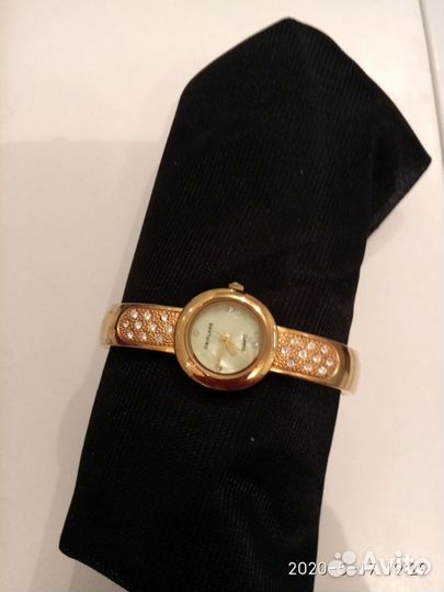 Часы-браслет