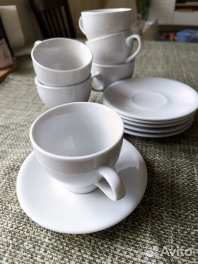 Чайные чашки с блюдцами