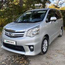 Toyota Noah 2.0 CVT, 2012, 295 000 км, с пробегом, цена 1 995 000 руб.