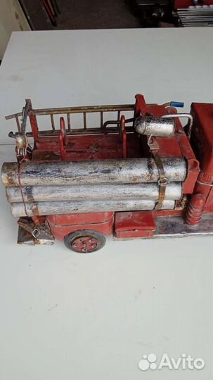Модель старой пожарной машины