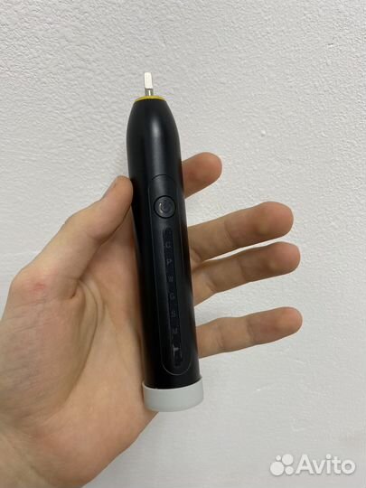 Электрическая зубная щётка