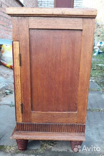 Старинная резная деревянная прикроватная тумба