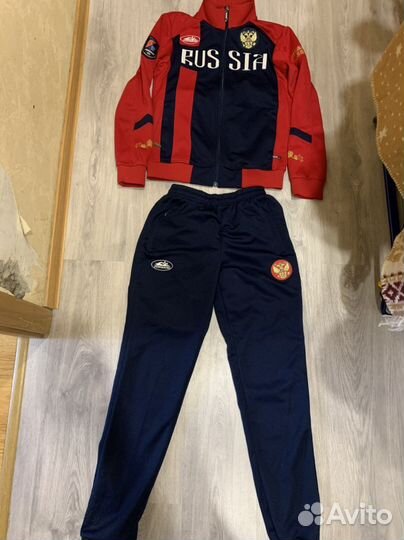 Костюм спортивный
