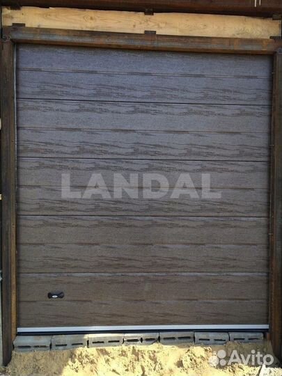 Секционные ворота