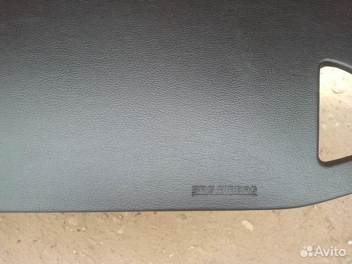 Накладка в торпедо Митцубиси аsx 2013год