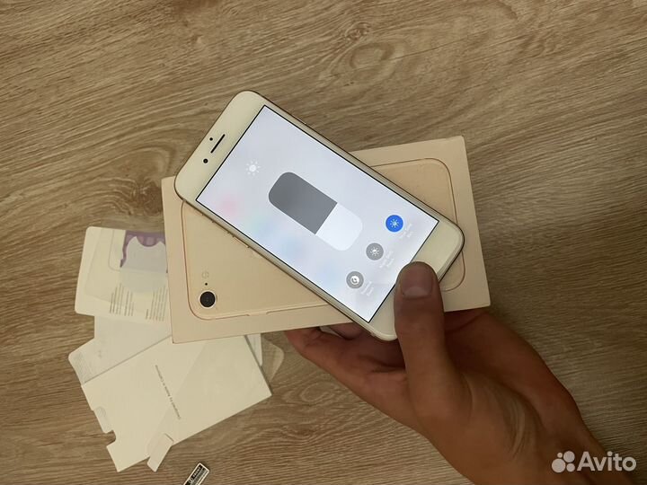 iPhone 8, 64 ГБ