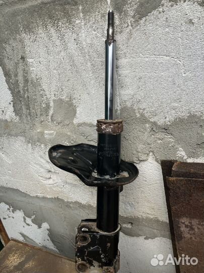 Амортизатор передний правый Galant, Eclipse 3