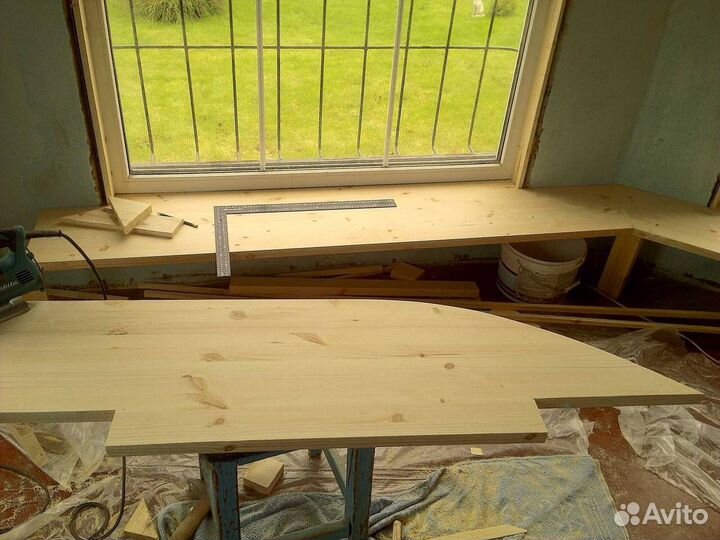 Деревянный подоконик балконный проем