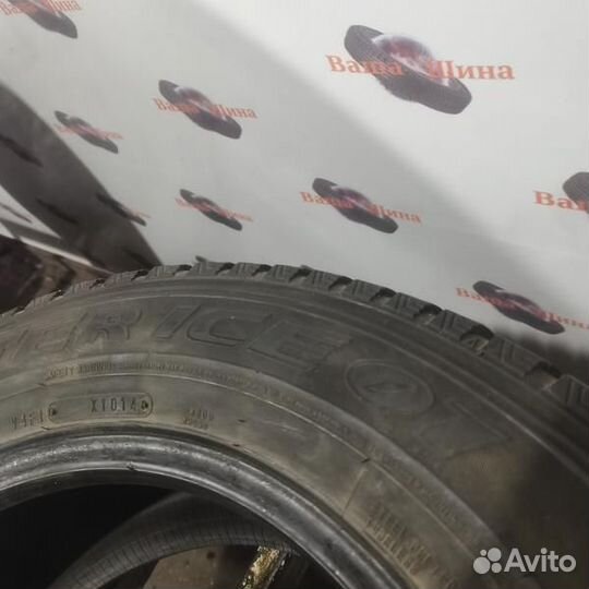 Dunlop SP Winter Ice 01 215/60 R16