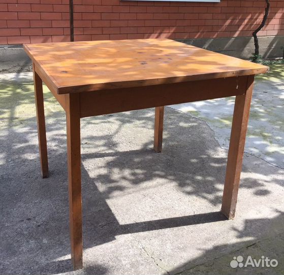 Стол кухонный