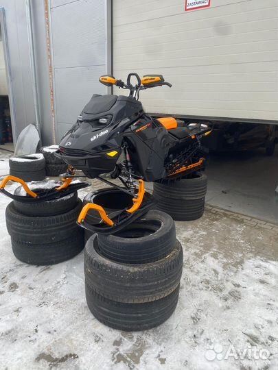 BRP Summit X Expert g5 165 850 Turbo R