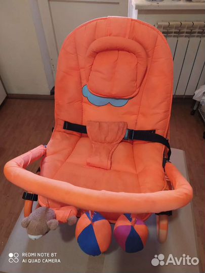 Шезлонг с игрушками 