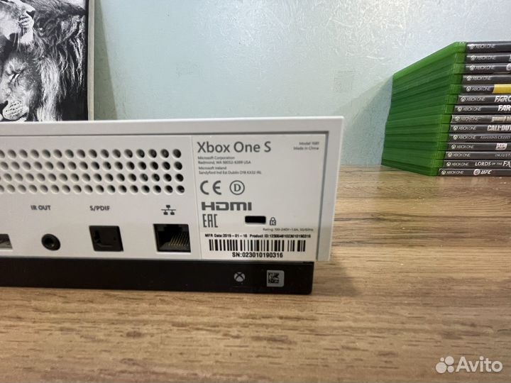 Xbox one s 2 геймпада 1tb + игры
