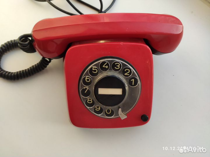 Телефон дисковый красный СССР