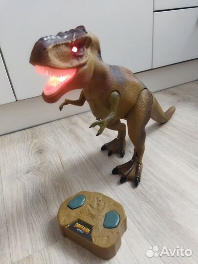 Динозавр на пульте игрушка