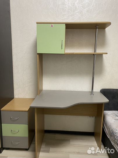 Рабочий стол с тумбой