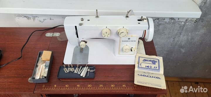 Швейная машина Чайка 142м