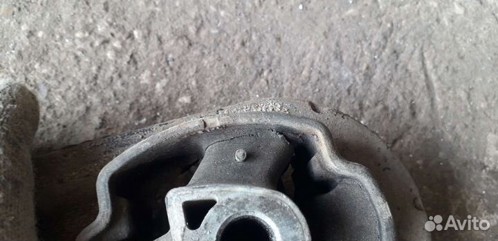 Подушка двигателя задняя Megane 2