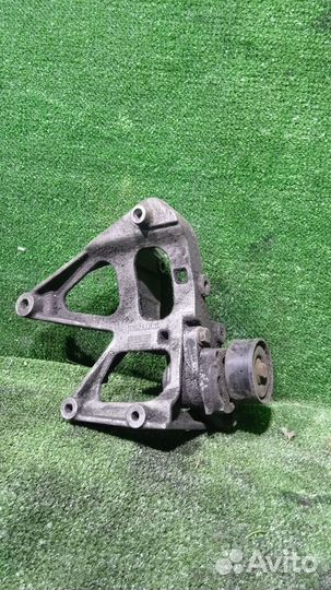Кронштейн генератора Renault Laguna