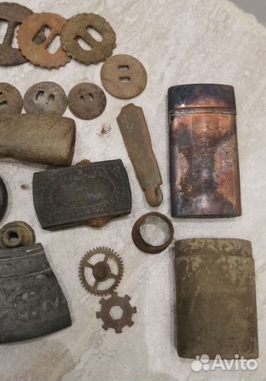 Копанина. Пуговицы, пряжки, зажигалка