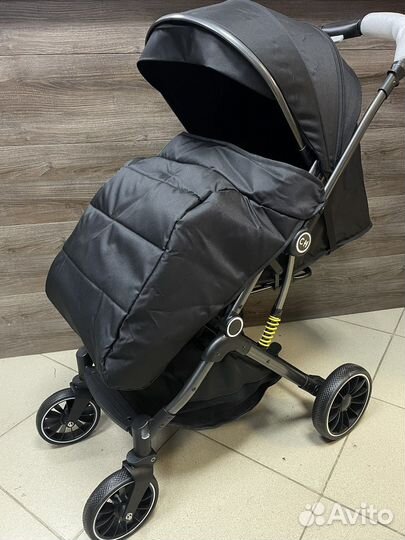 Коляска Luxmom 525 с перекидной ручкой 2 цвета