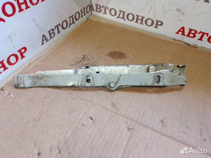 Петля капота передняя левая Mercedes-Benz Vito